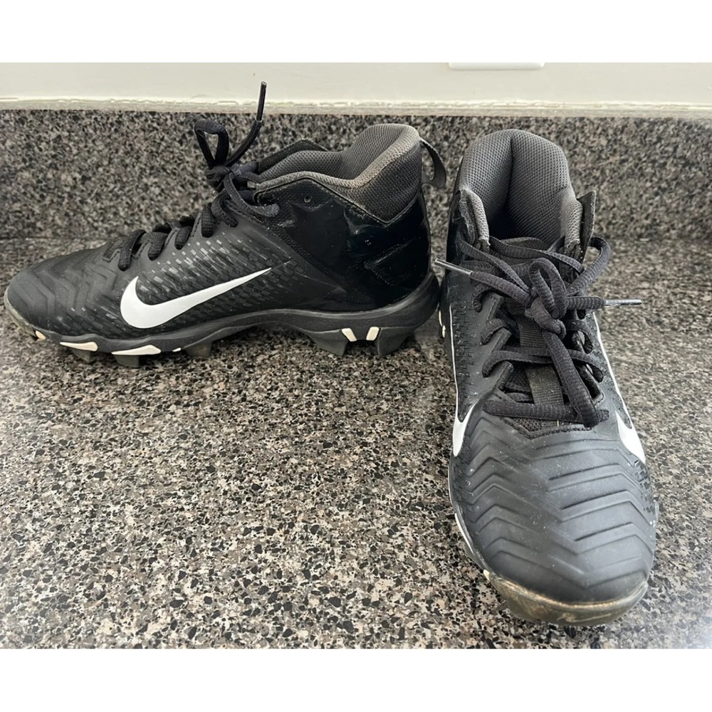 Nike Boys Alpha Menace 2 Shark AQ7654-001 Black Football Cleats Shoes Size 6Y